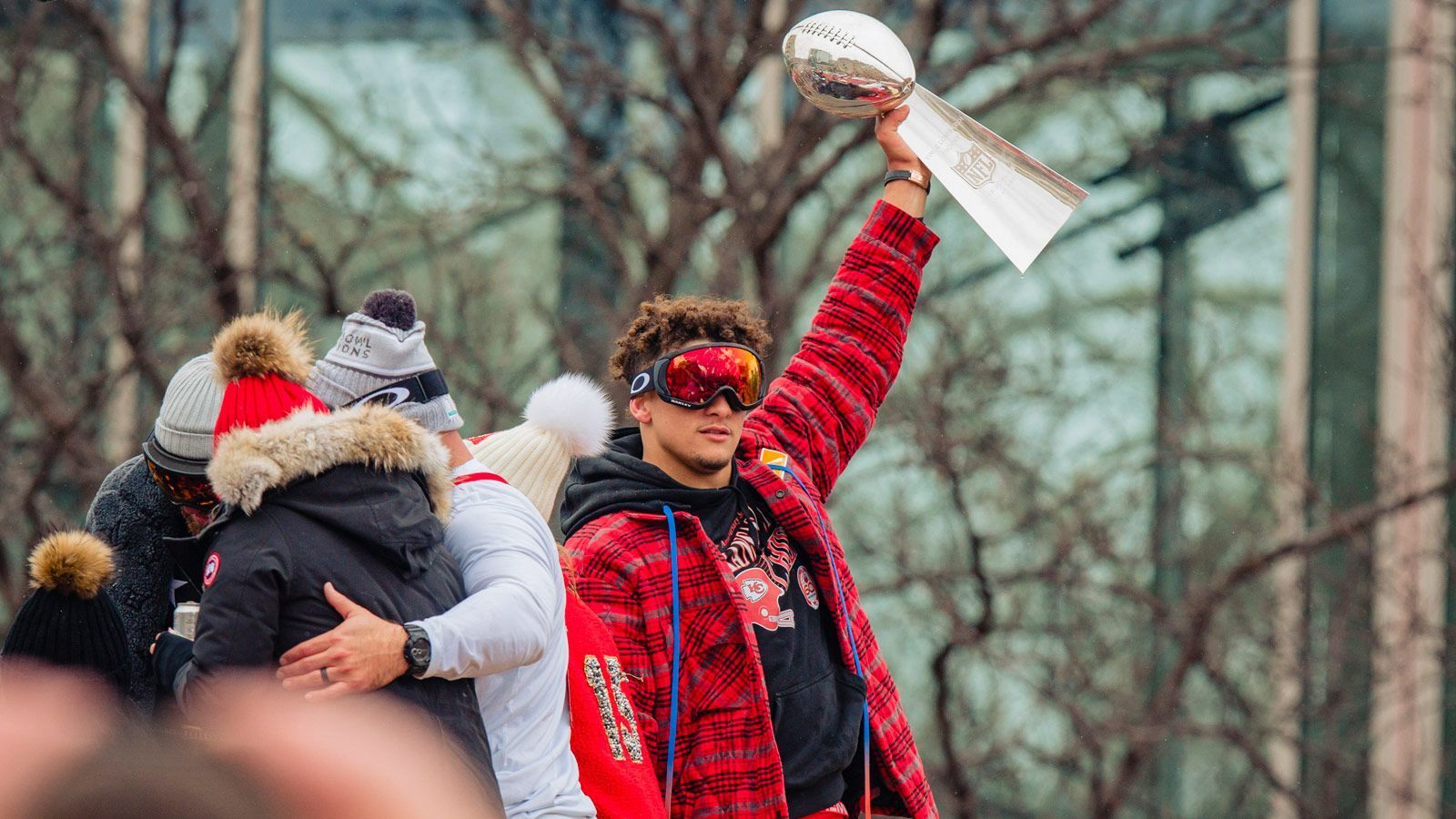 <strong>9. Die Besieger des Titelfluchs</strong><br>
                Die Chiefs wurden 1960 gegründet und feierten in ihrer ersten Dekade gleich drei AFL Championships und einen Super-Bowl-Titel. Damals ahnte wohl noch niemand, dass es der letzte Triumph für 40 Jahre sein würde. Selbst die ersten Jahre unter Andy Reid waren von bitteren Playoff-Pleiten geprägt.