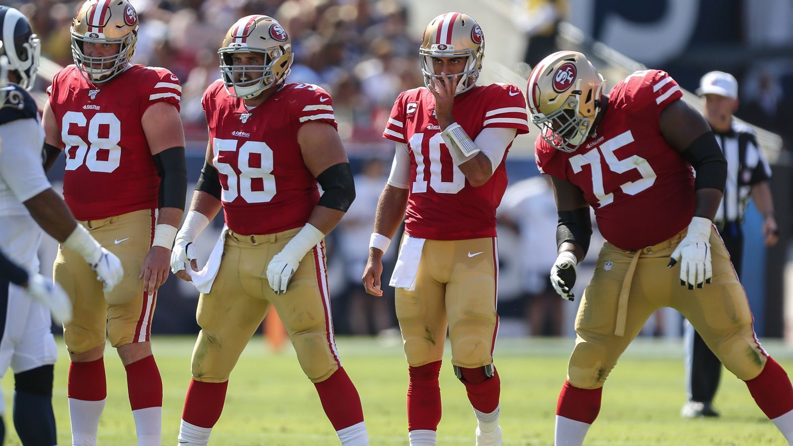 
                <strong>Platz 8: San Francisco 49ers</strong><br>
                Die San Francisco 49ers haben das Karriereende von Joe Staley gut aufgefangen und mit Trent Williams auf dem Papier einen mehr als gleichwertigen Ersatz verpflichtet. Einzig Williams' lange Football-Abstinenz bereitet nach seinem Trade bei den Washington Redskins Sorgen. Der Rest der Line ist vor allem beim Run-Blocking elitär, bei Passspielzügen können sich Mike McGlinchey und Co. jedoch noch steigern. Jimmy Garoppolo stand im vergangenen Jahr trotz seiner schnellen Wurfbewegung noch zu oft unter Druck. 
              