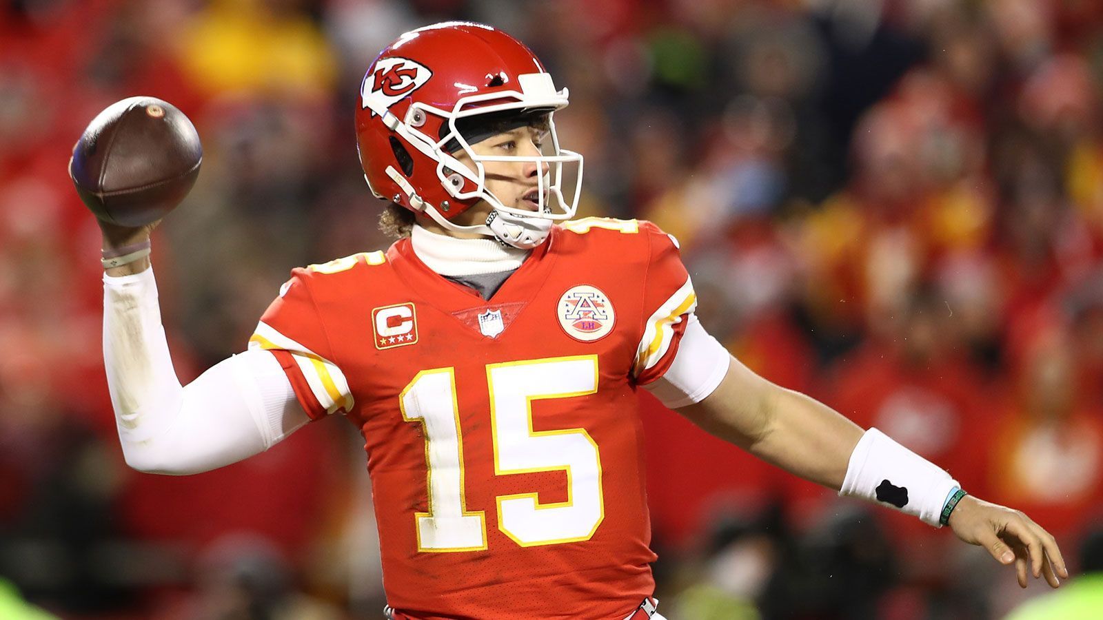 
                <strong>Offensive Player of the Year: Patrick Mahomes</strong><br>
                Position: QuarterbackTeam: Kansas City ChiefsMit 30 von insgesamt 50 erhaltenen Stimmen setzte sich Mahomes gegen Drew Brees (16), DeAndre Hopkins (2) und Todd Gurley (2) durch. 
              