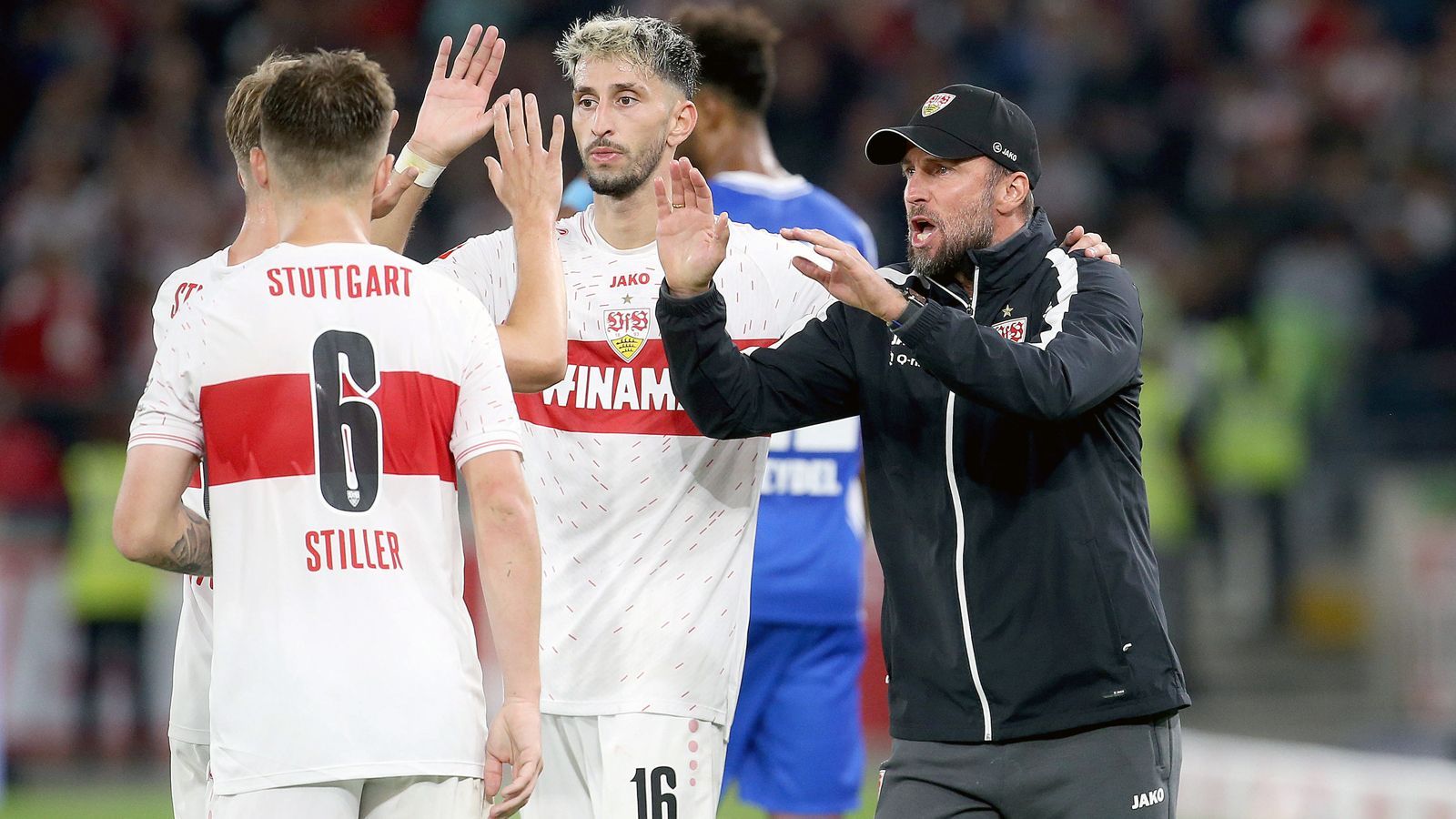 <strong>Zum einjährigen VfB-Jubiläum: Die unglaublichen Hoeneß-Zahlen</strong><br>Am 3. April 2023 hat Sebastian Hoeneß den VfB Stuttgart als Bundesliga-Schlusslicht übernommen. Der Coach rettete die Schwaben zunächst vor dem Abstieg und hat nun - ein Jahr nach seinem Einstand - die Champions-League-Quali vor Augen. <em><strong>ran</strong></em> zeigt die beeindruckenden Zahlen und Fakten zur Personalie Hoeneß beim VfB. (Stand: 3. April 2024)