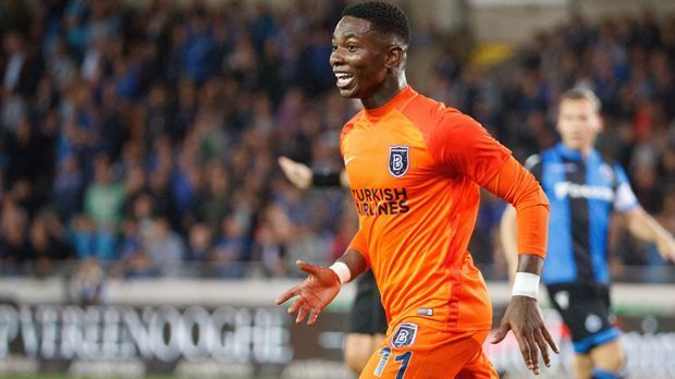 
                <strong>Eljero Elia (Medipol Basaksehir)</strong><br>
                Vom niederländischen Meister zum türkischen Vize-Meister ging es kürzlich für Eljero Elia. Der frühere Bremen und Hamburger wechselte von Feyenoord Rotterdam zu Medipol Basaksehir. Der 30-Jährige soll rund eine Million Euro Ablöse gekostet haben und hat schon am ersten Spieltag einen Teil davon zurückgezahlt. Denn beim 1:0-Sieg über Bursaspor erzielte der Flügelflitzer gleich mal den entscheidenden Treffer für sein neues Team und in der Champions-League-Qualifikation gegen Sevilla traf Elia ebenfalls. Zunächst läuft Elias Vertrag für zwei Jahre, mit Option auf eine weitere Saison.
              