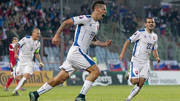 
                <strong>Top-Spieler der Slowakei: Marek Hamsik</strong><br>
                Top-Spieler der Slowakei: Marek Hamsik. Der Mittelfeldspieler mit dem Irokesenschnitt trägt das Nationaltrikot seit 2007. Sein Pflichtspieldebüt feiert Hamsik bei einem 1:2 gegen Deutschland. Der Profi des SSC Neapel gibt dem Spiel Struktur, er ist der uneingeschränkte Boss in der Offensive. In Frankreich wird viel von seiner Form abhängen.
              