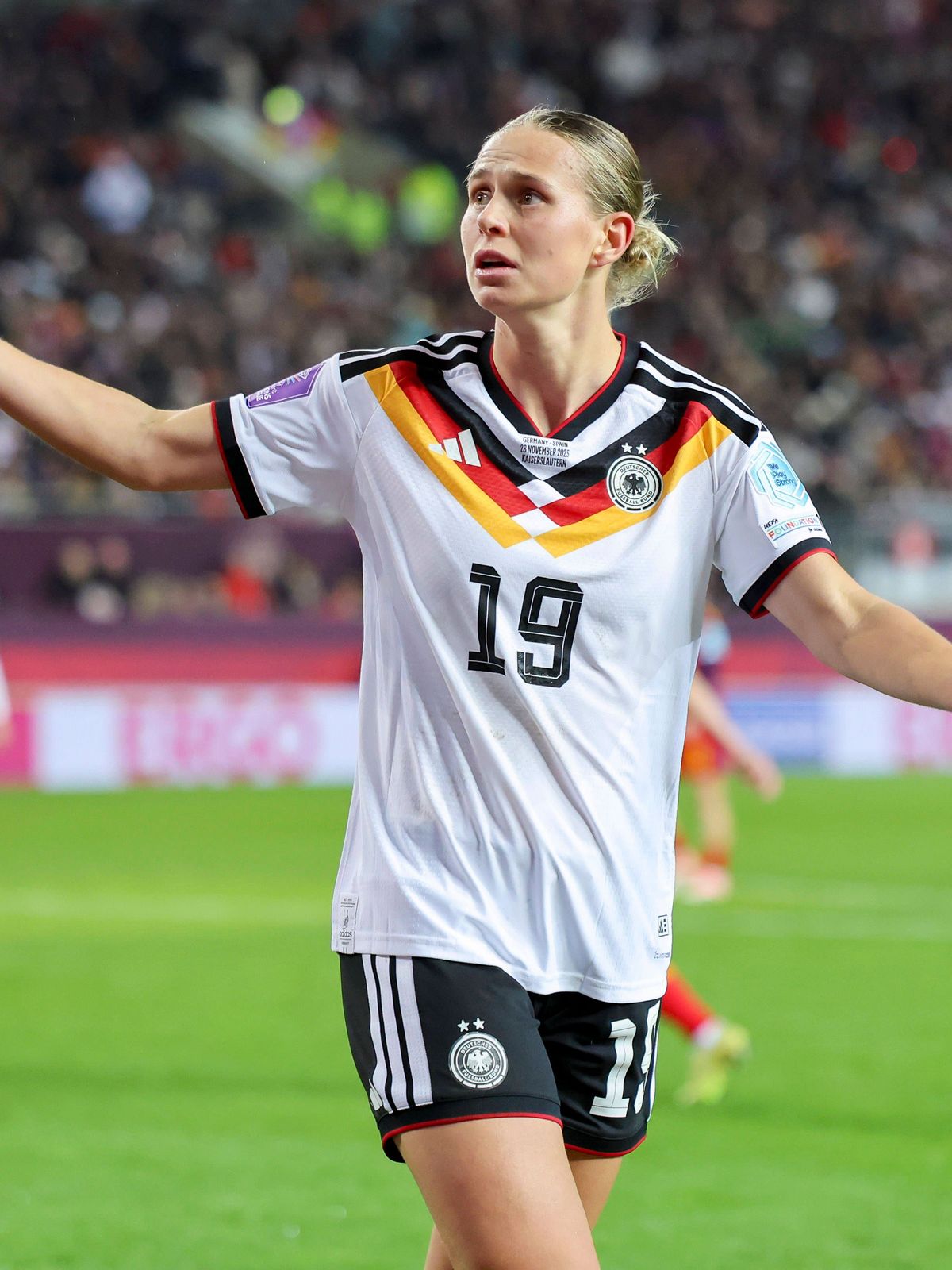 Klara Buehl (Germany) schaut enttaeuscht, UEFA Women s Nations League 2025 Final First Leg, Germany v Spain, Fritz-Walter-Stadion am 28. November 2025 in Kaiserslautern, Deutschland. (Foto von Marc...