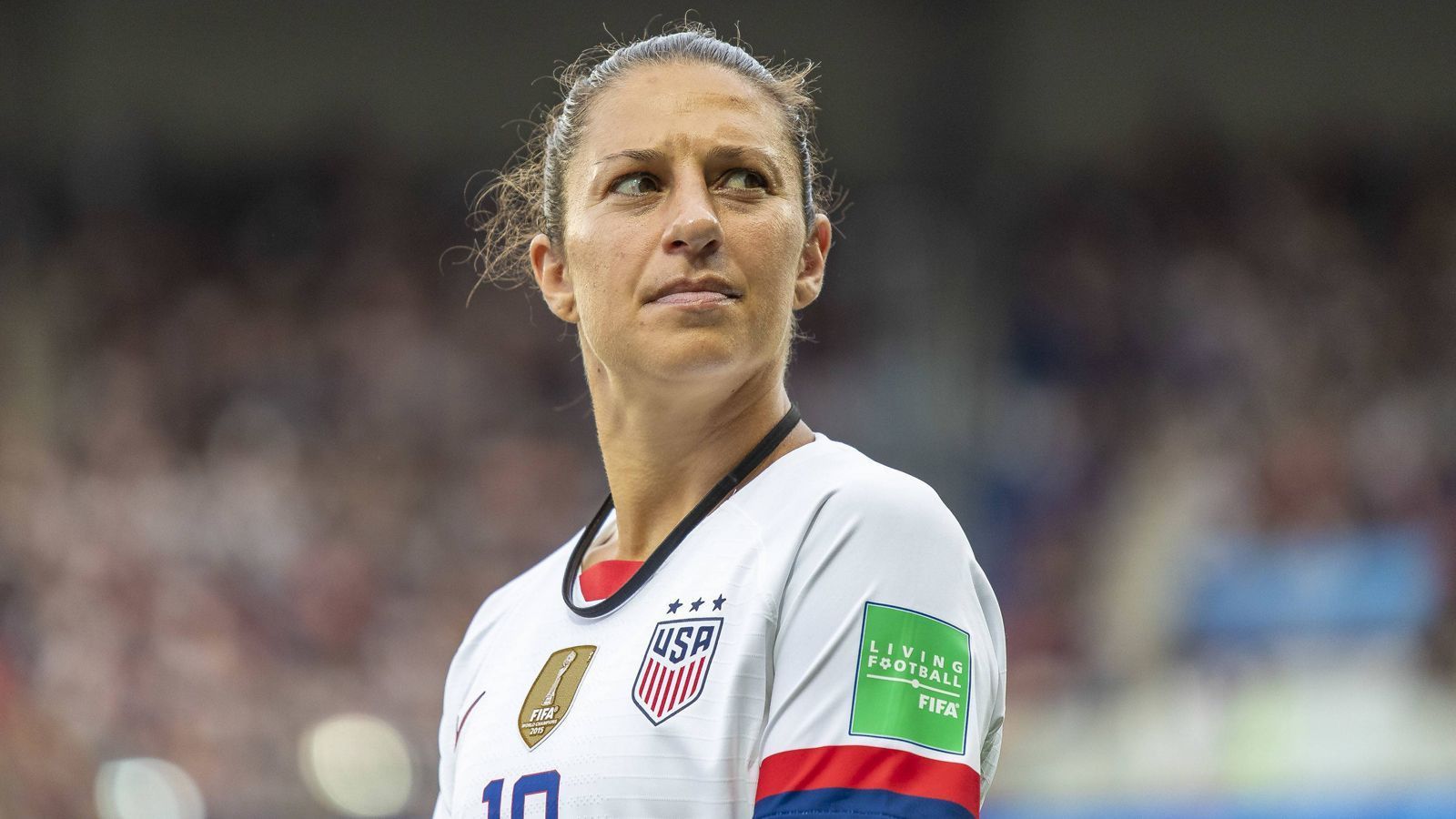 
                <strong>Carli Lloyd als Kicker: PR-Aktion oder echte Chance in der NFL?</strong><br>
                Lloyds Personal-Trainer James Galanis bestätigte, dass sie Interesse an einem Einsatz gehabt habe. Er glaubt auch, dass sie "perfekt ist für diesen Job. Was Frauen betrifft, hat sie einen der härtesten Schüsse der Welt. Sie wäre eine ideale Kandidatin", sagte er. "Nichts macht mir Angst. Die größte Herausforderung wäre, sich an die großen Jungs da draußen zu gewöhnen", sagte die 37-Jährige.
              