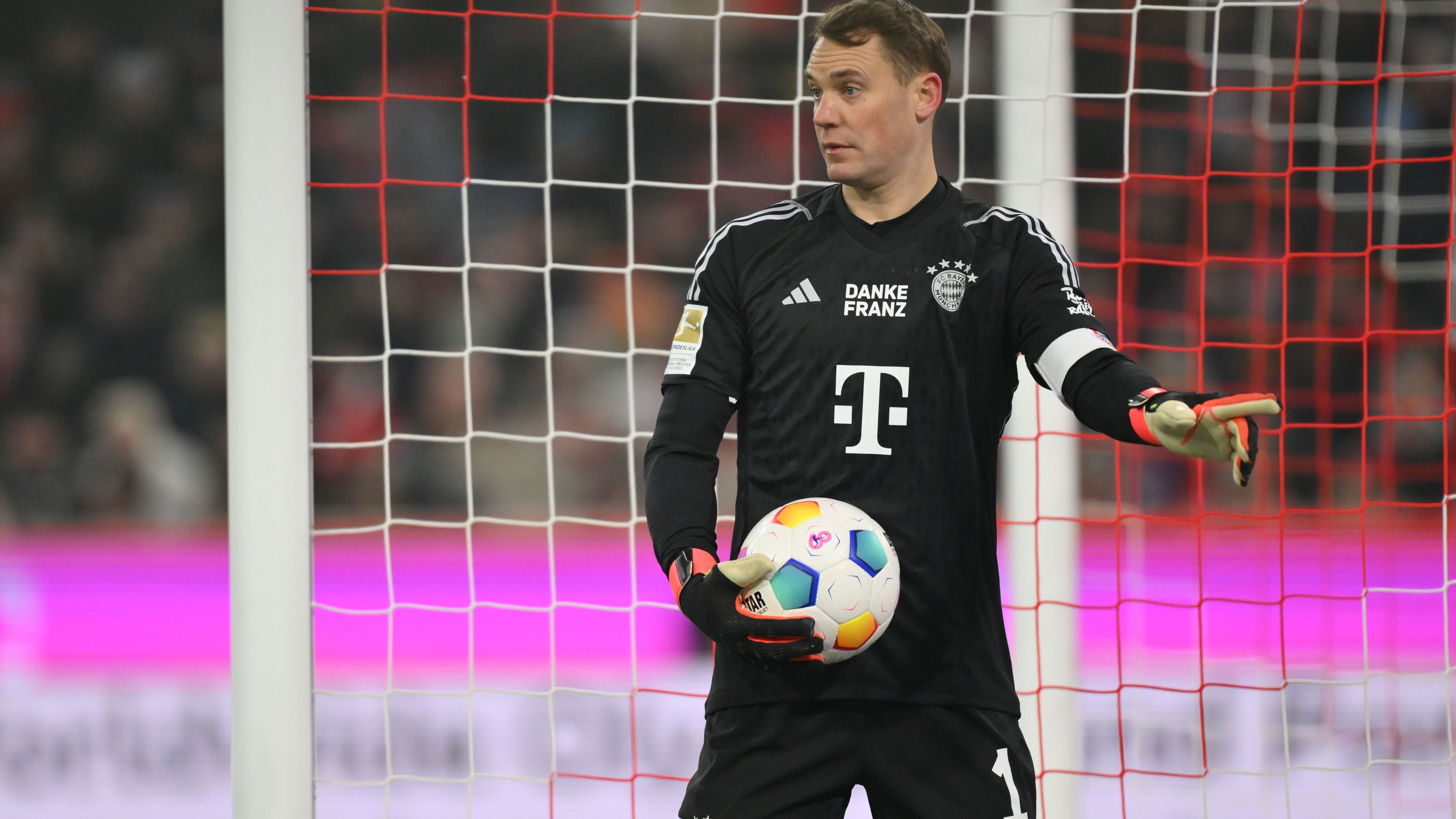 <strong>Manuel Neuer</strong><br>Wegen eines bei einer Skitour erlittenen Unterschenkelbruchs fiel Manuel Neuer zehn Monate lang aus. Erst am neunten Spieltag gegen Darmstadt (8:0) gab der Routinier sein Comeback im Bayern-Tor und ist seitdem wieder die unumstrittene Nummer 1.