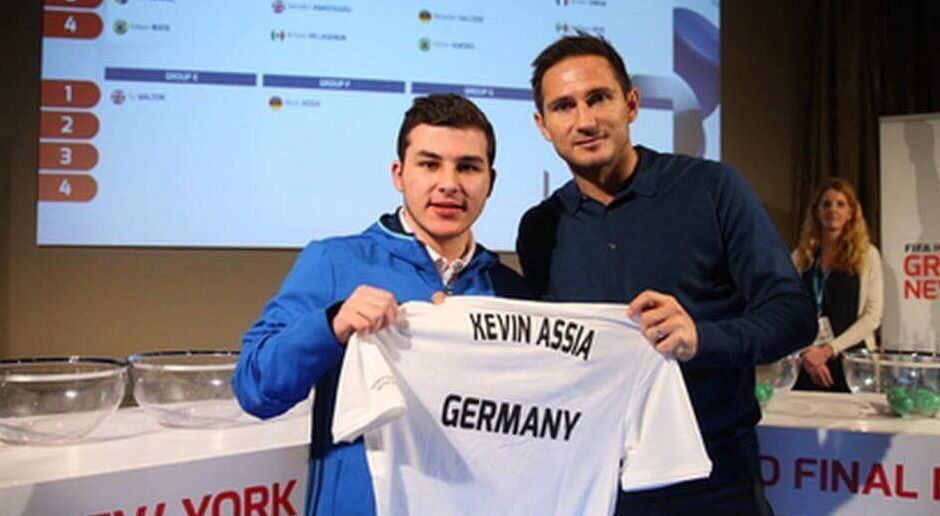 
                <strong>Kevin "AssiaKevin" Assia (Team expert)</strong><br>
                Assia ist zweifacher Deutscher Meister und Sieger der Virtuellen Bundesliga 2013. Damit zählt der Profi von "Team expert" zu den erfahrensten und erfolgreichsten deutschen FIFA-Spielern.
              