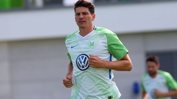 
                <strong>Platz 5: VfL Wolfsburg</strong><br>
                Trikotpreis: 84,95 Euro. Beflockung: Beflockung: 13 Euro. Gesamtpreis: 97,95 Euro.
              