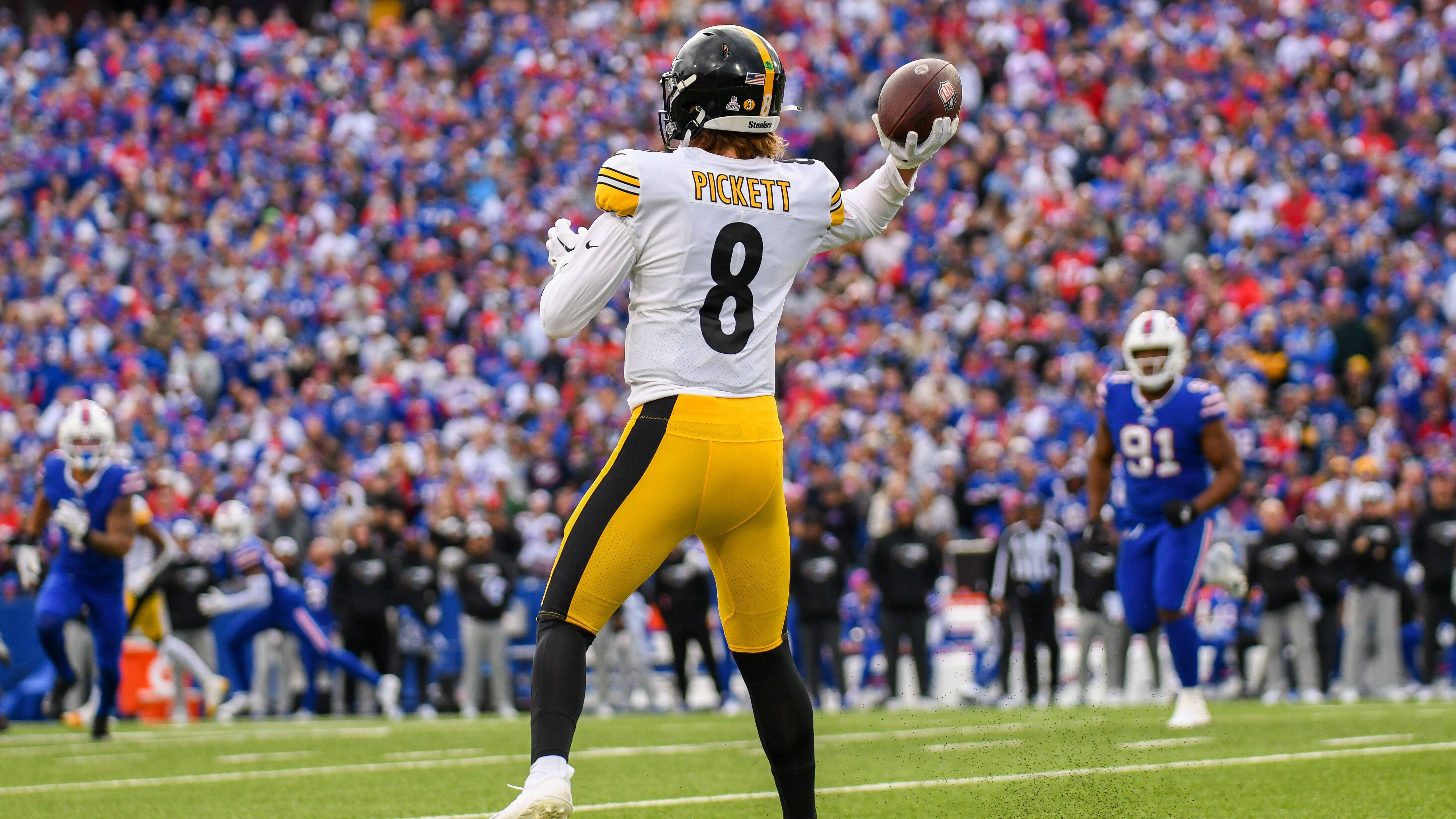 <strong>Platz 24: Kenny Pickett (Pittsburgh Steelers)</strong><br>Erster NFL-Start: Woche 5, 2022 @ Buffalo Bills<br>Statistiken: 34/52, 327 Yards, 0 TD, 1 INT<br>QBR: 74,8