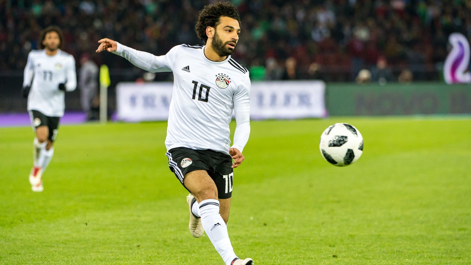 
                <strong>Platz 3: Mohamed Salah (Ägypten)</strong><br>
                Platz 3: Mohamed Salah (Ägypten) - Marktwert: 150 Millionen Euro
              