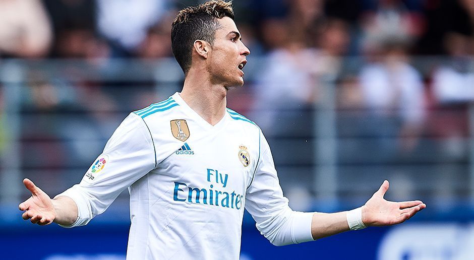 
                <strong>Angriff: Cristiano Ronaldo</strong><br>
                Nur wenig später, ermittelten die spanischen Behörden auch gegen Real-Star Cristiano Ronaldo. Er soll 14,7 Millionen Euro nicht versteuert haben. Dementsprechend wollte die Staatsanwaltschaft ihn im Gefängnis sehen. Bisher beteuert Ronaldo jedoch seine Unschuld und ist noch nicht verurteilt worden.
              