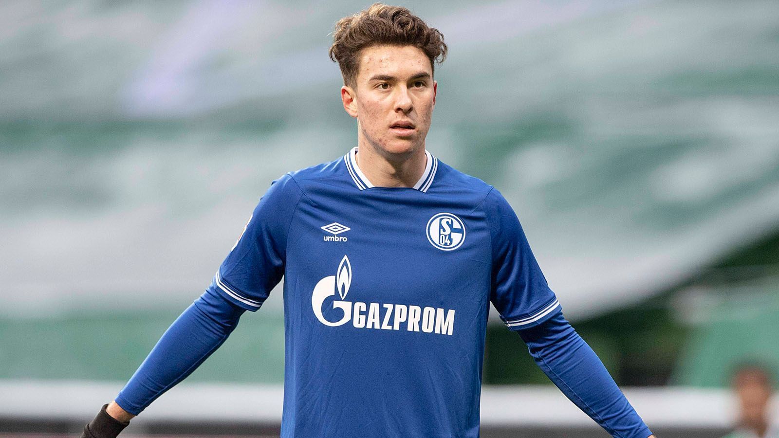 
                <strong>Stürmer: Matthew Hoppe</strong><br>
                Der 19-Jährige hat bereits angekündigt, unabhängig von der Ligazugehörigkeit bei Schalke zu bleiben. Der US-Amerikaner hätte das Potenzial, in der Zweiten Liga zu den Top-Torjägern zu gehören. Erst Ende November debütierte er in der Bundesliga, schoss seitdem fünf Tore, allein drei davon beim 4:0-Sieg gegen die TSG Hoffenheim. Sein Vertrag läuft bis 2023.  
              