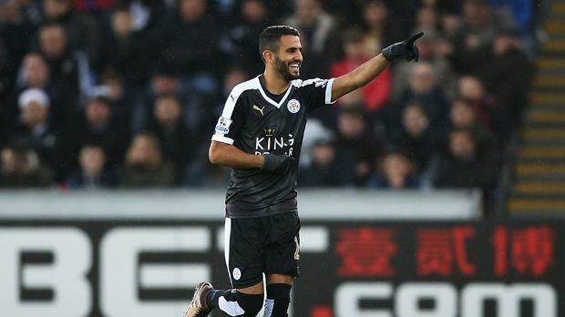 
                <strong>Mittelfeld - Riyad Mahrez</strong><br>
                Mittelfeld - Riyad Mahrez: Innerhalb von nur zwei Jahren wurde Mahrez zu einem der wertvollsten Spieler. Insgesamt 26 Scorerpunkte kann der Algerier vorweisen. Es kommt nicht überraschend, dass Terry ihn in seine Elf des Jahres gewählt hatte. Ihm wird aber noch eine weitere Ehre zuteil: Die Blues-Legende nominierte ihn sogar noch als Spieler des Jahres!
              