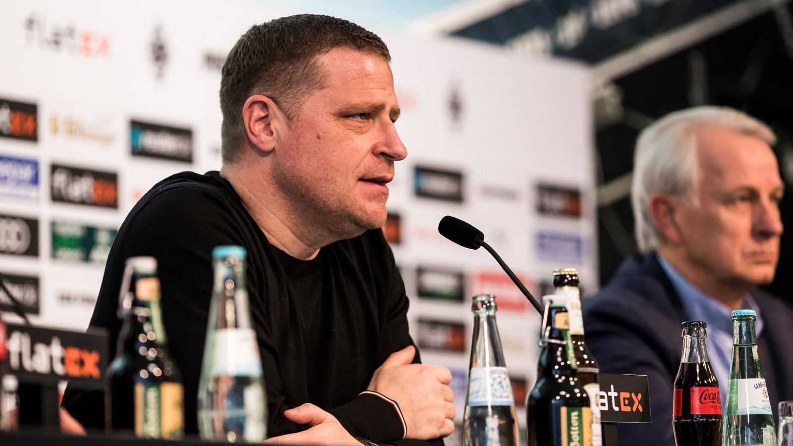 
                <strong>Gladbach sucht eine externe Lösung</strong><br>
                Zu vermelden gibt es noch nichts. "Intern haben wir schon geredet, es ist aber noch nichts fix", sagte Vizepräsident Rainer Bonhof. Präsident Rolf Königs verriet: "Wir werden uns nicht viel Zeit geben. Wir werden uns extern umschauen." Eberl hat zu dem Thema seine Meinung abgegeben: "Ich wurde nach meiner Meinung gefragt, ich habe ihnen diese gegeben. Ich weiß, dass der Klub auf einem guten Weg ist." ran zeigt mögliche Kandidaten.
              