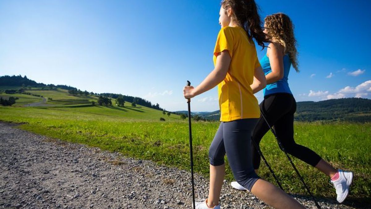 Nordic Walking – Ganzkörpertraining mit zwei Stöcken