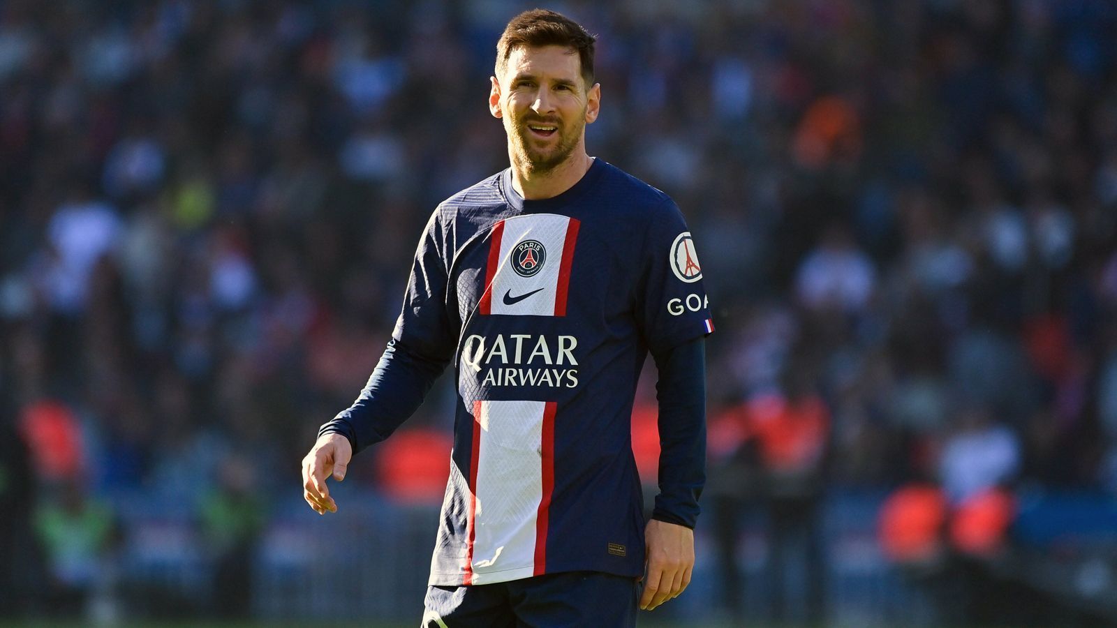 
                <strong>Platz 3: Lionel Messi (Paris St. Germain)</strong><br>
                &#x2022; Einkommen: 110 Millionen Euro<br>&#x2022; Gehalt: 65 Millionen Euro<br>&#x2022; Sponsoren-Einnahmen: 55 Millionen Euro<br>
              