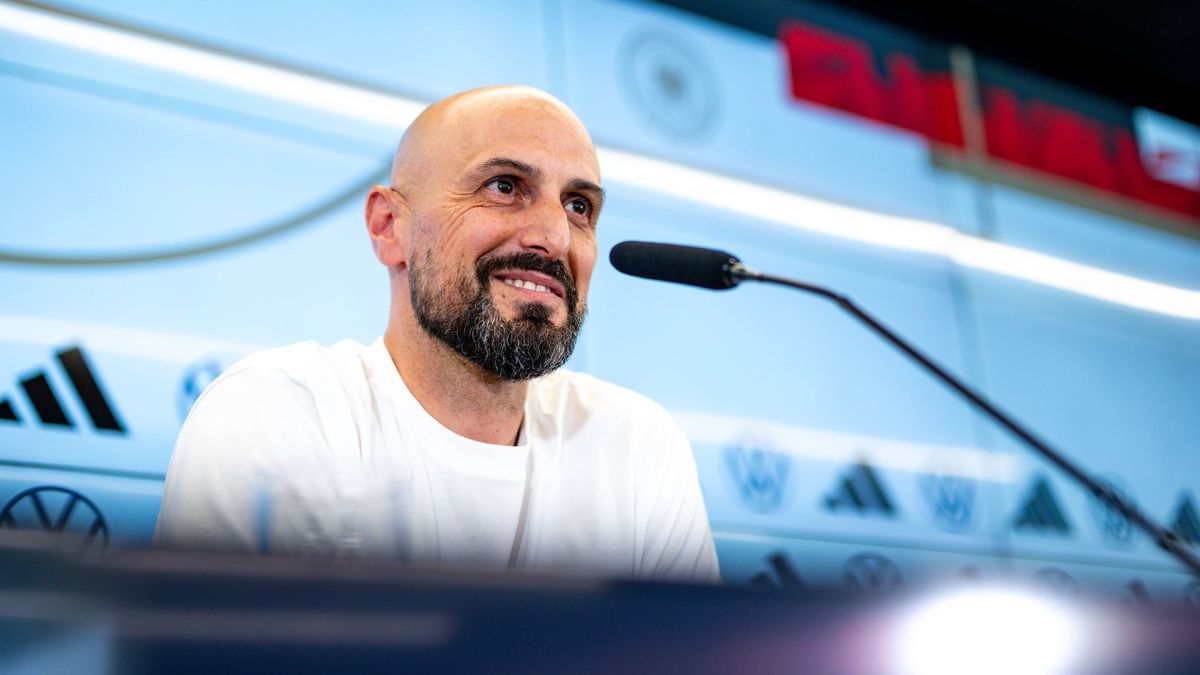 Antonio Di Salvo (Bundestrainer) stellt auf einer Pressekonferenz den Kader für die U-21-Fußball-Europameisterschaft vor. Das Turnier findet vom 11. bis 28. Juni in der Slowakei statt. Vorstellung ...