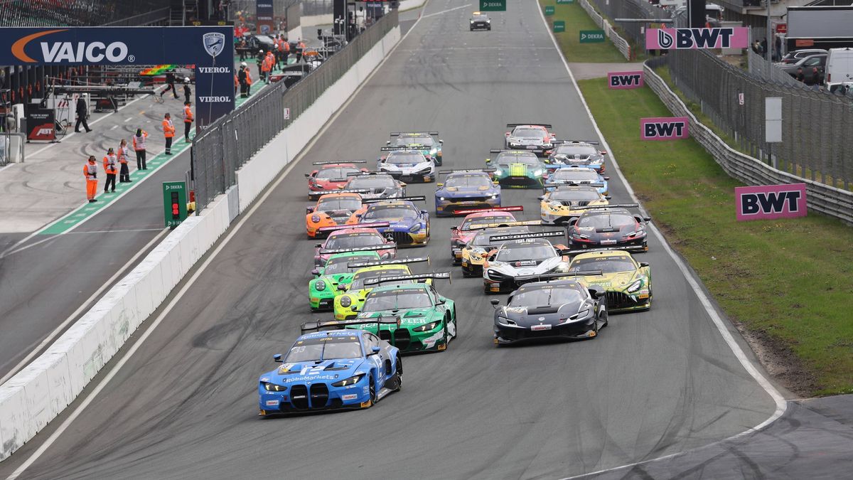 Start zum DTM Rennen am Sonntag in Zandvoort mit Sieger Rennen 6, 33 Rene Rast (GER), BMW M4 GT3 EVO, Team: Schubert Motorsport (GER) in Front NLD, Motorsport, DTM 2025, Rennen 6, Circuit Zandvoort...