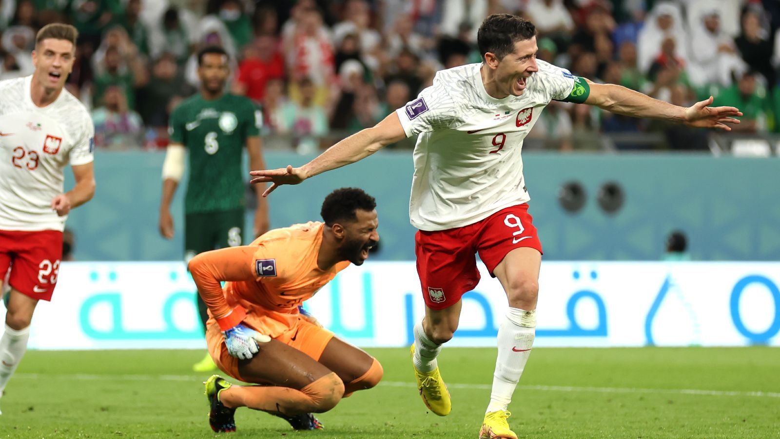 
                <strong>Robert Lewandowski-Watch: So schlug sich Polens Torjäger gegen Saudi-Arabien</strong><br>
                Kein Wunder, dass die Freude bei Lewandowski nach seinem Treffer keine Grenze mehr kannte. Es war ihm anzusehen, welche Last da von ihm abgefallen sein muss. Der WM-Fluch war endlich besiegt.
              