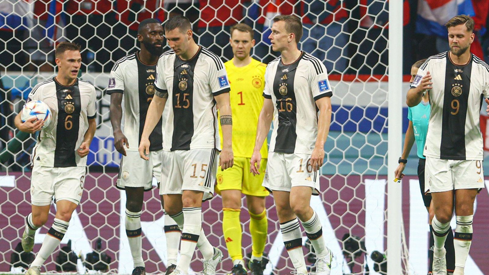 Fussball WM Deutschland gewinnt und scheidet aus
