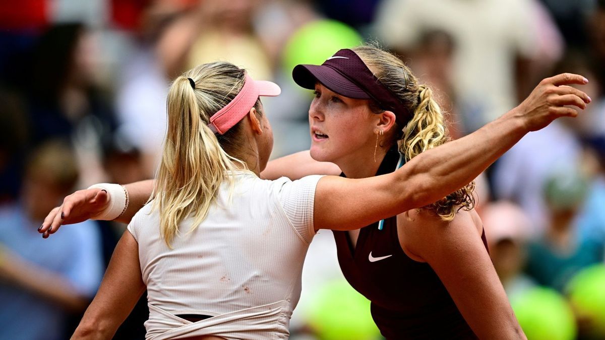 Im Achtelfinale:   Mirra Andrejewa (r.)