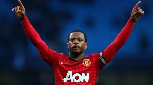 
                <strong>Verteidiger: Patrice Evra</strong><br>
                Gegen Patrice Evra spielte der 35-Jährige in der Champions League: Außenverteidiger Evra machte sich in acht Jahren, zwischen 2006 und 2014, bei Manchester United einen Namen. 
              