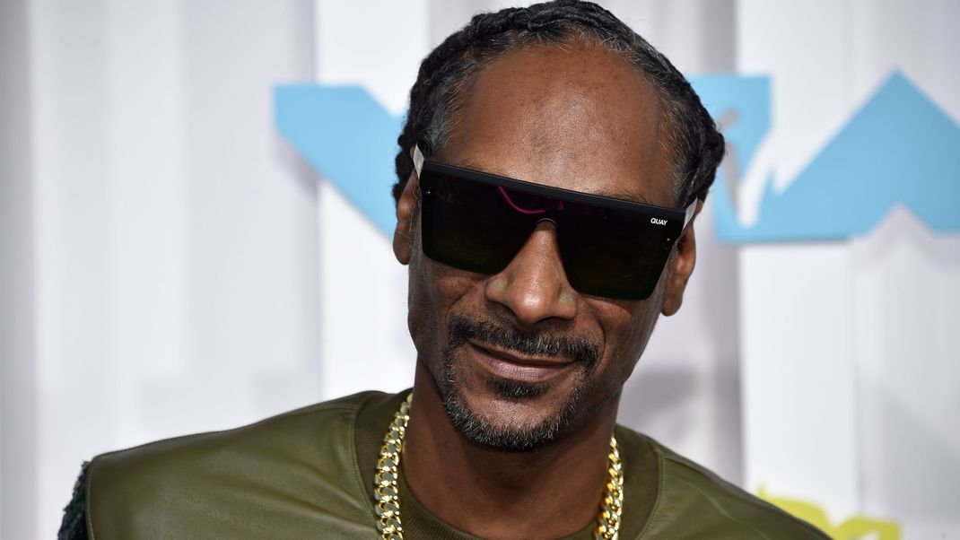 Für viele eine große Überraschung: Der amerikanische Rapper Snoop Dogg wurde ausgewählt, um das olympische Feuer durch die Straßen von Paris vor der Eröffnungsfeier zu tragen.