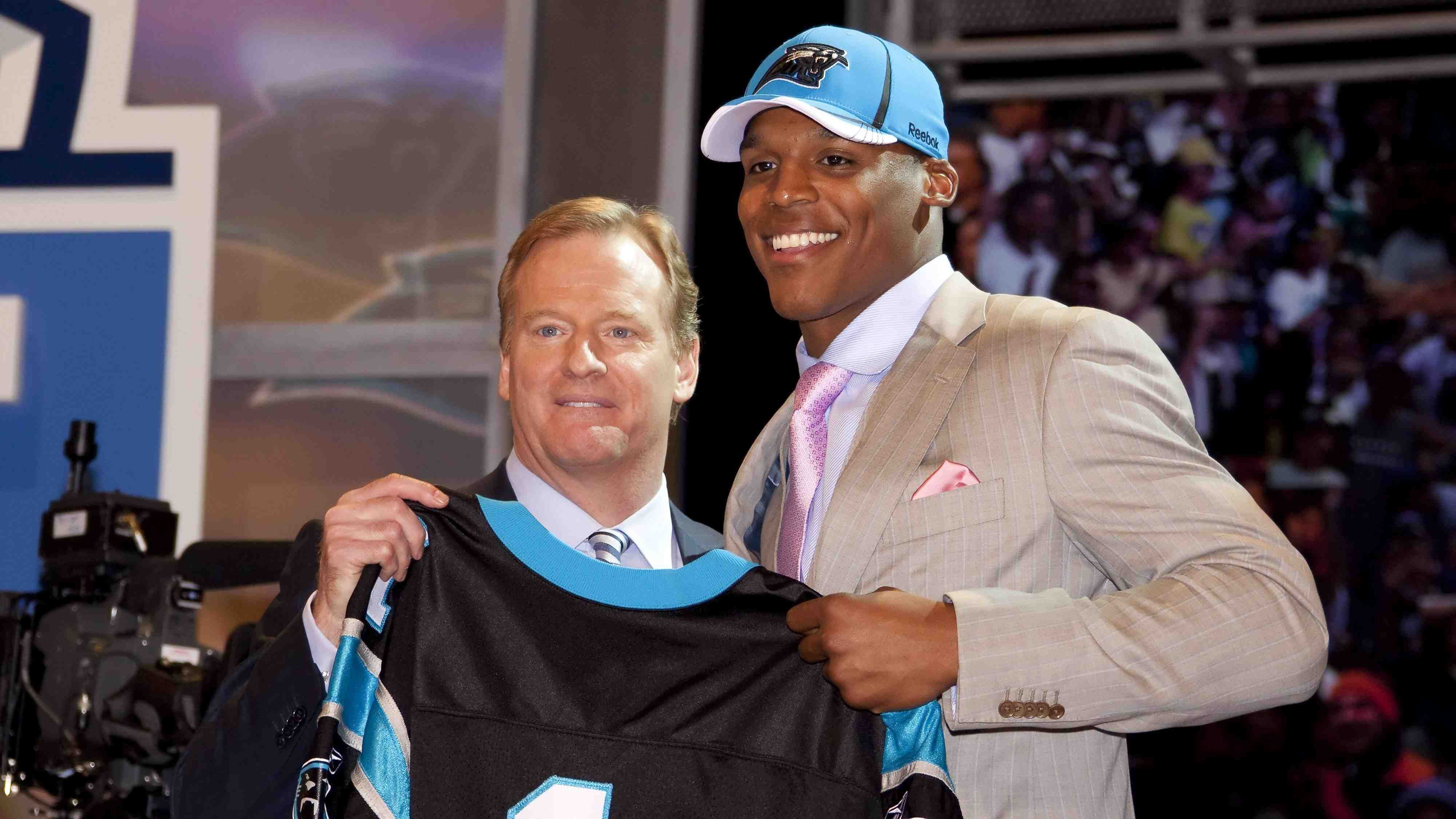 
                <strong>Cam Newton </strong><br>
                 - Draft: 2011 an 1. Stelle von den Carolina Panthers - Stationen: Carolina Panthers 2011 bis 2019, New England Patriots 2020 - Aktuell: Free Agent
              