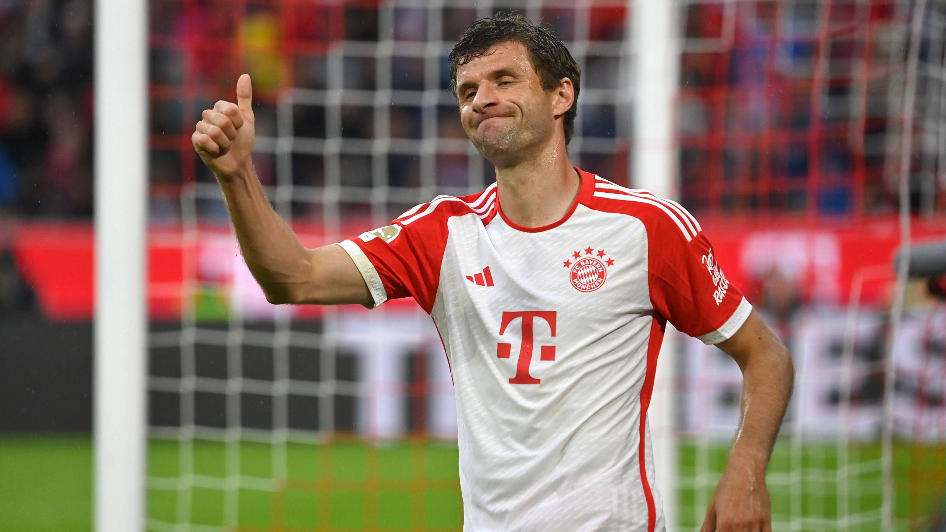 <strong>Thomas Müller (FC Bayern München)</strong><br>Kommt kurz vor Schluss für Kane ins Spiel. Gibt gleich wieder den Anführer und trifft sogar den Pfosten. <em><strong>ran</strong></em><strong>-Note: 3</strong>