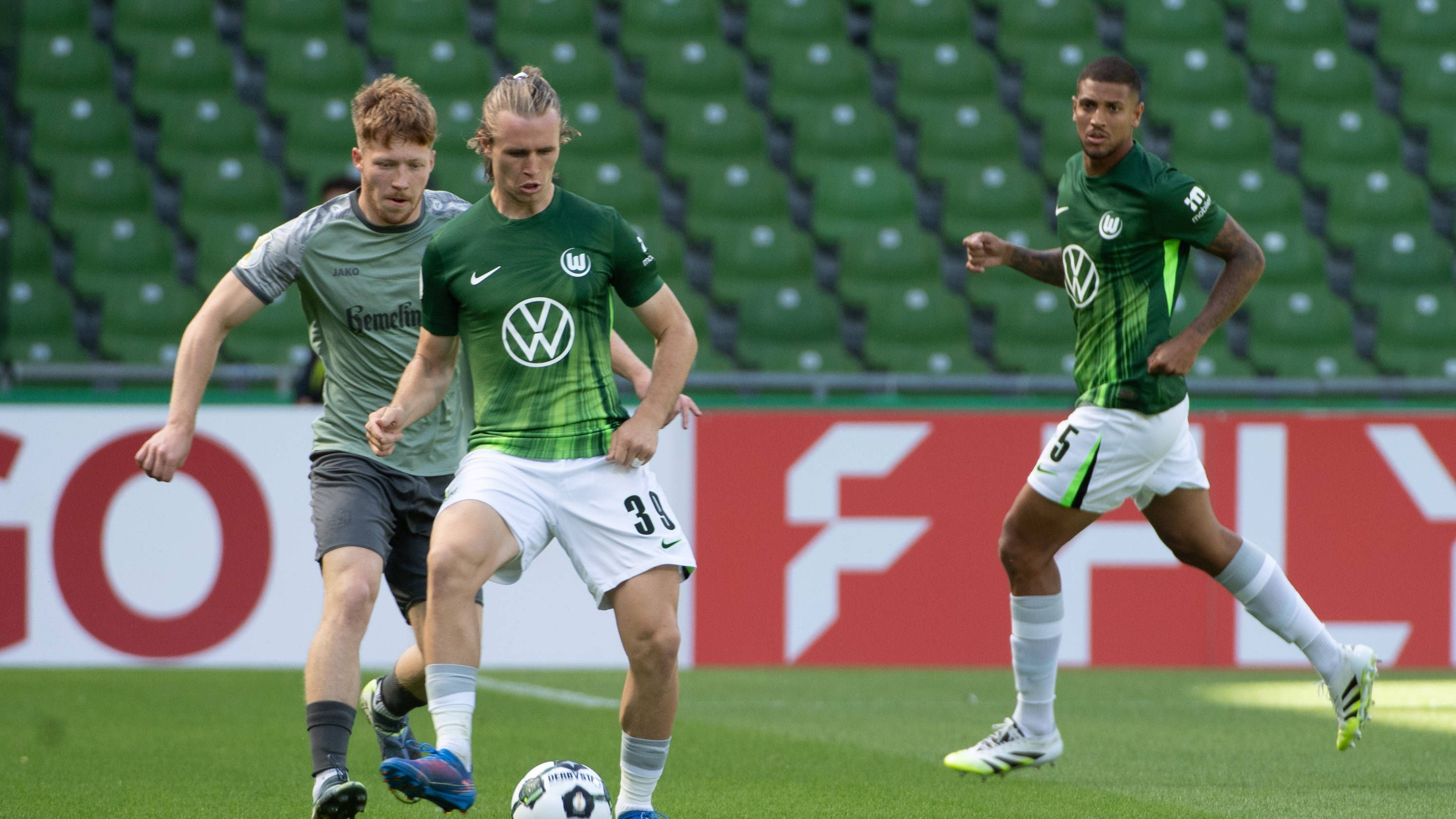 <strong>Platz 12 - VfL Wolfsburg</strong><br>Einnahmen National: 46.008.800 Euro<br>Einnahmen International: 4.744.025 Euro<br><strong>Gesamt: 50.752.825 Euro</strong>
