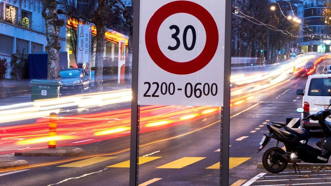 Aufschrei unter Autofahrern: In Österreich kann Rasern ab März 2024 unter Umständen sogar das Auto entzogen werden.