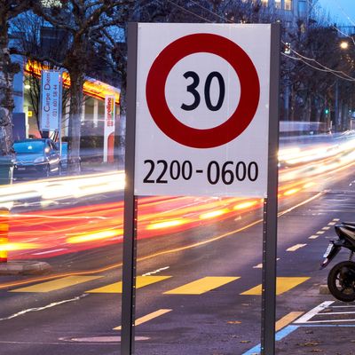 Tempoverstöße im Ausland: Hohe Bußgelder - und Autoentzug?