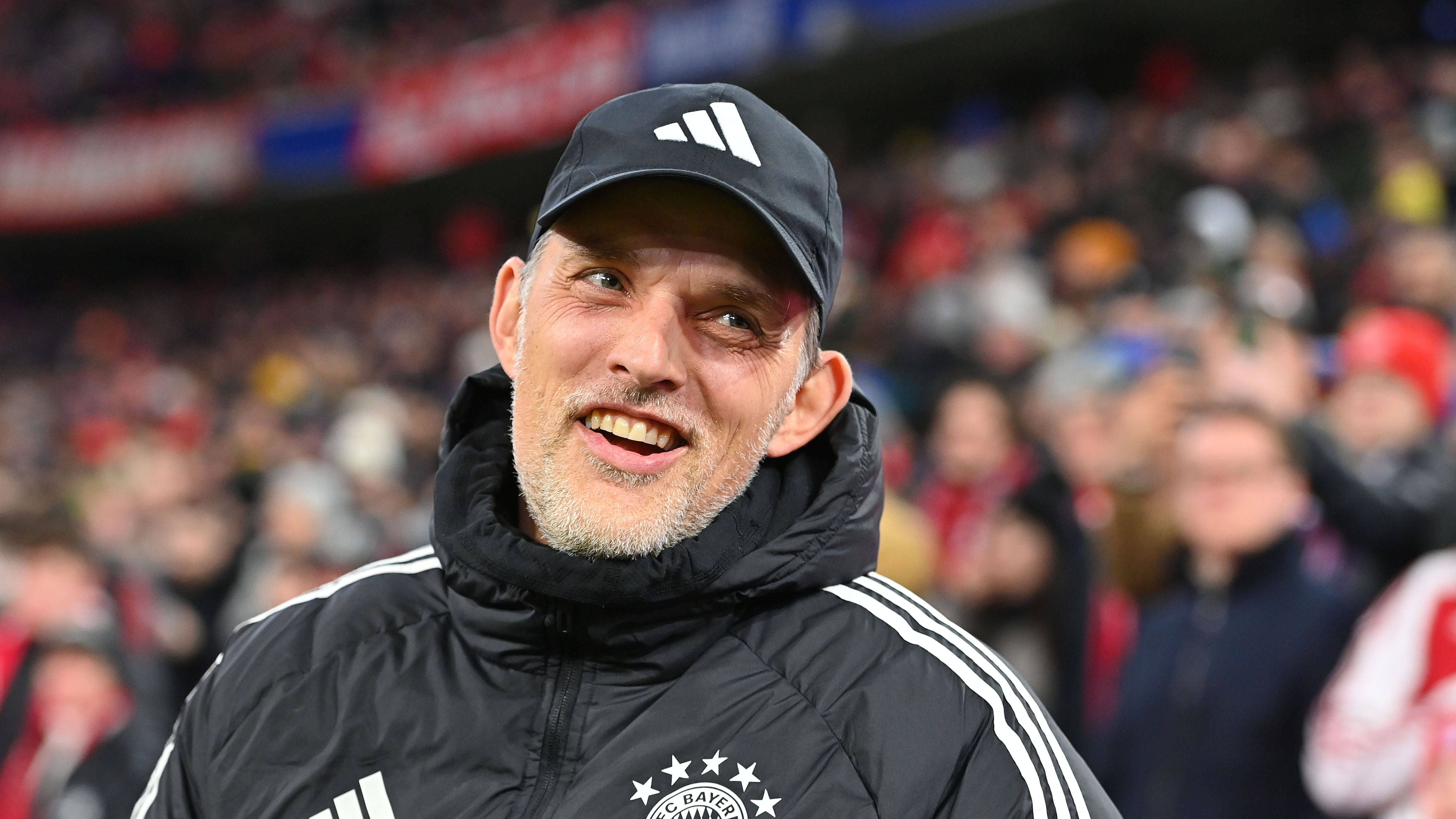 <strong>Pro: Thomas Tuchel (FC Bayern)</strong><br>Bleibt er vielleicht doch? Schließlich scheint der Knoten beim Rekordmeister seit einigen Wochen geplatzt zu sein. Was, wenn die Bayern die Champions League gewinnen sollten? Viele Konjunktive. Aber: Wenn sich wirklich keine andere Option auftut und Tuchel selbst kein lukratives Angebot ins Haus flattert, könnte man sich eventuell darauf einigen, noch ein Jahr anzuhängen. Dann wären auch Xabi Alonso und Jürgen Klopp verfügbar.&nbsp;