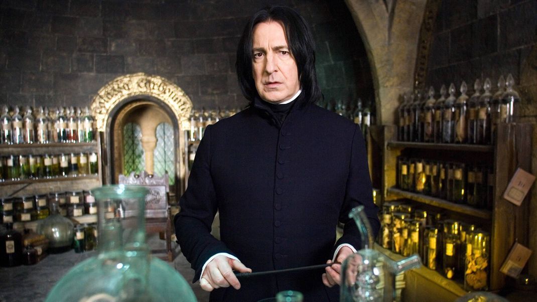 Alan Rickman spielte den finsteren Severus Snape in Harry Potter. 