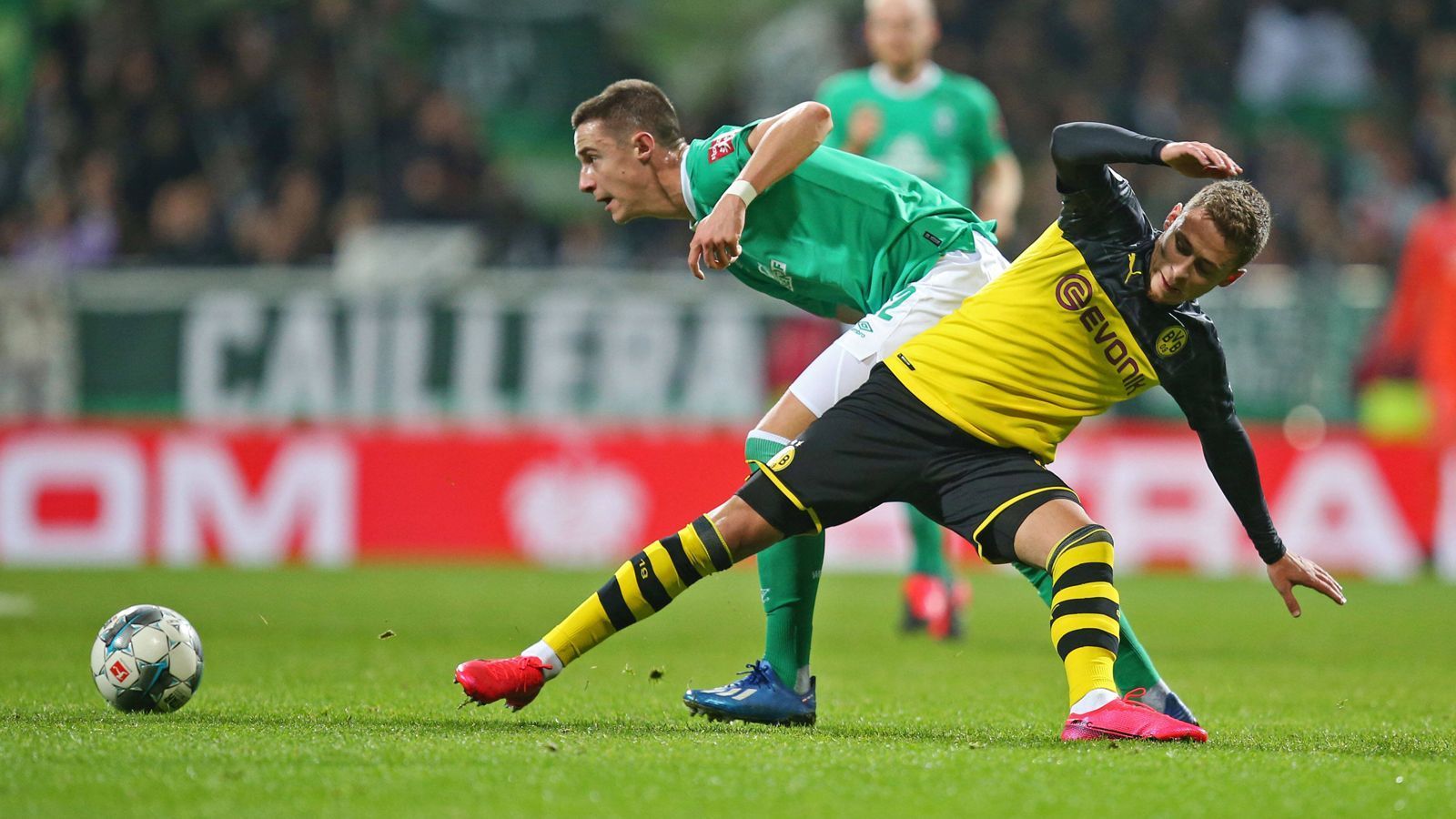 
                <strong>Thorgan Hazard (Borussia Dortmund)</strong><br>
                Schwache Leistung des Belgiers. Im Angriff agiert Hazard, wenn er mal den Ball hat, extrem fahrig und vertendelt letztlich zu viele Bälle. Auch in der Rückwärtsbewegung offenbart Hazard Defizite und wird zur Pause folgerichtig ausgewechselt. ran-Note: 5
              