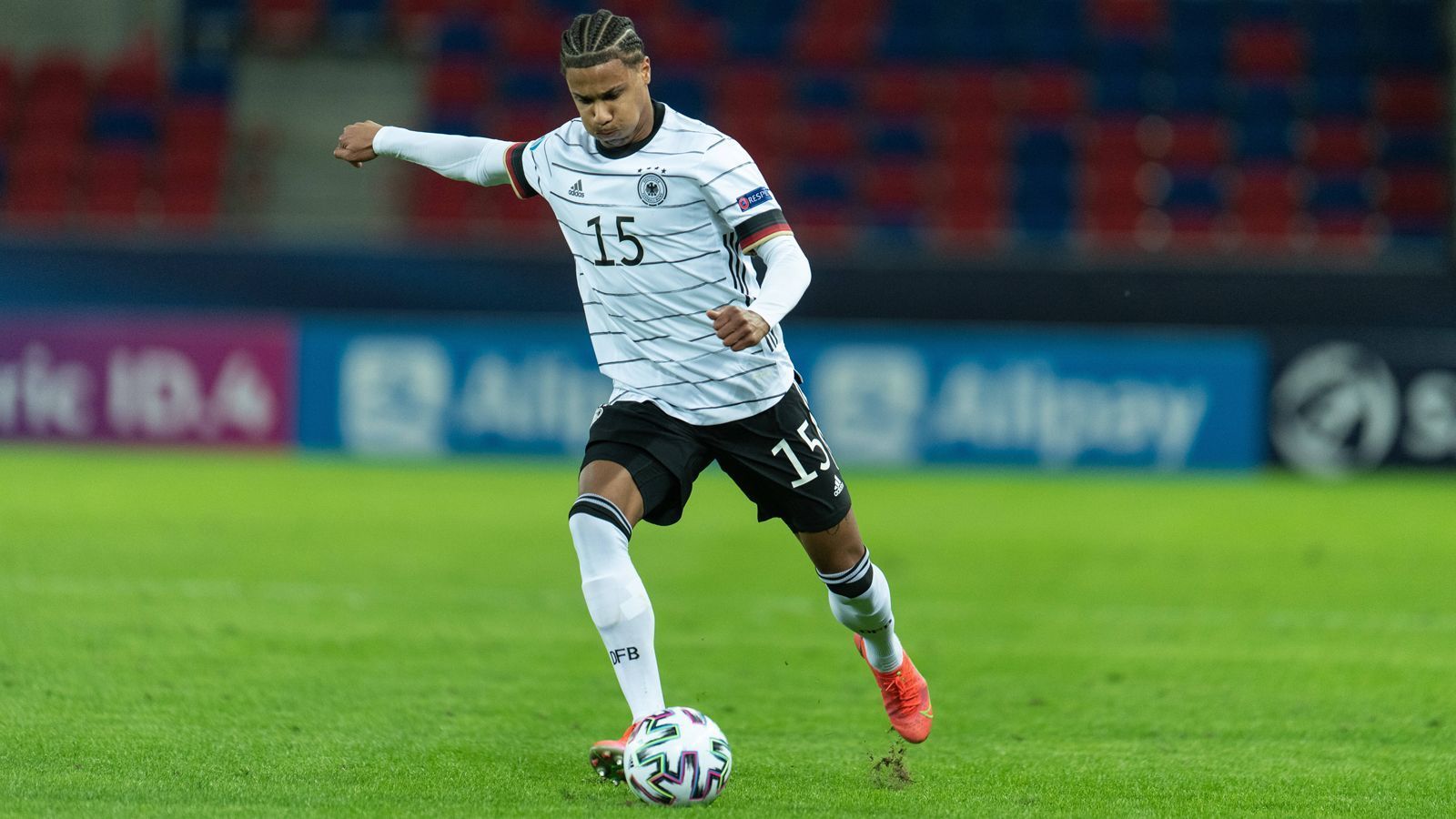 
                <strong>Jakobs sagt Olympia ab</strong><br>
                Und schon wieder einer weniger. Nach Niklas Dorsch (FC Augsburg) und Josha Vagnoman (Hamburger SV) hat nun auch Ismail Jakobs (AS Monaco) seine Teilnahme am olympischen Fußball-Turnier abgesagt. Bundestrainer Stefan Kuntz gehen damit so langsam die Spieler aus.
              