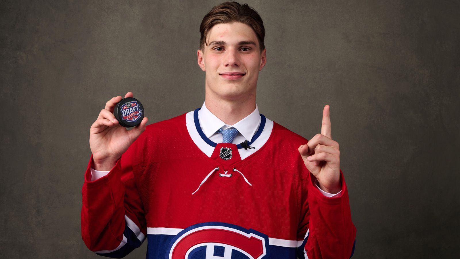 
                <strong>1. Pick - Montreal Canadiens: Juraj Slafkovsky</strong><br>
                &#x2022; Position: Linker Flügel<br>&#x2022; Nationalität: Slowakei<br>&#x2022; Klub: TPS Turku (Finnland) <br>
              