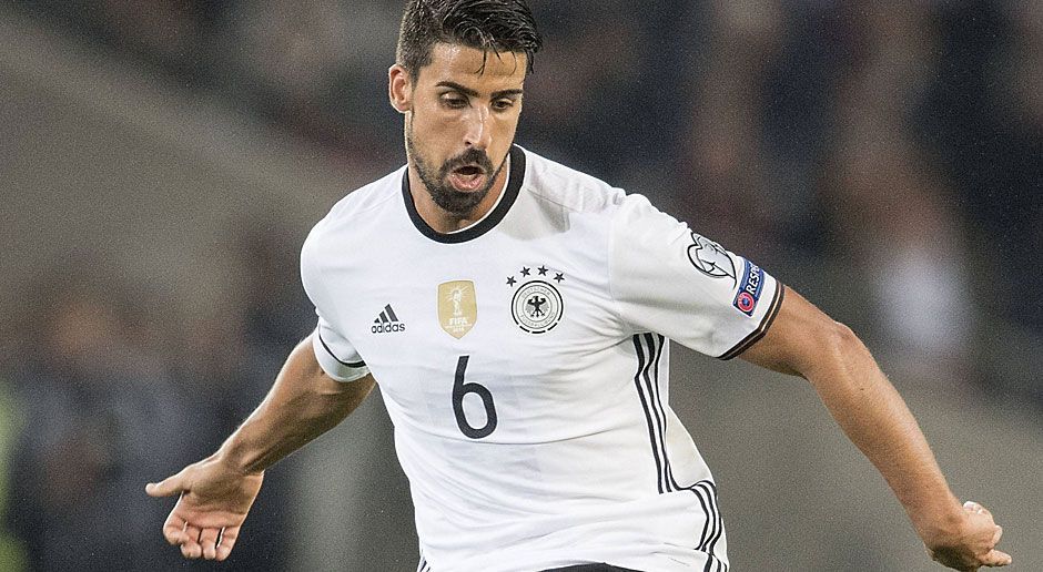 
                <strong>Sami Khedira</strong><br>
                Sami Khedira: Führte das DFB-Team als Kapitän auf das Spielfeld. Der Juve-Profi leitete sich in der 12. Minute gleich mal einen schweren Fehlpass, konnte seinen Gegenspieler nur noch per Foul stoppen und sah dafür Gelb. Auch in der Folge zeigte der 29-Jährige immer wieder Ungenauigkeiten und lieferte insgesamt eine schwache Partie ab. ran-Note: 5
              