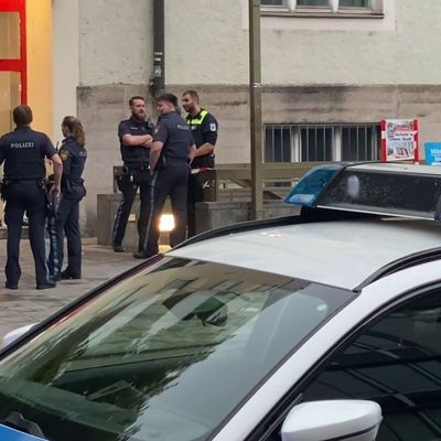 Polizei erschießt Frau bei Messerangriff in Supermarkt