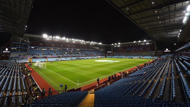 
                <strong>Aston-Villa - Villa Park</strong><br>
                Aston Villa: Knapp 9.500 Euro müssen die Fans beim Tabellenschlusslicht für einige Stunden Fußball auf dem Rasen des Villa Park blechen. Das geheime Paket, das dazugebucht werden kann, veröffentlicht der Verein nicht. Vielleicht kann man sich als Trainer für die neue Saison von einkaufen?
              