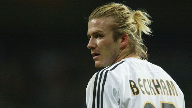 
                <strong>2003/04 David Beckham (37,5 Mio)</strong><br>
                Toptransfer 2003/04: David Beckham für 37,5 Mio Euro von Manchester United zu Real MadridZweitteuerster Wechsel: Ronaldinho für 32,25 Mio von Paris St. Germain zum FC Barcelona
              