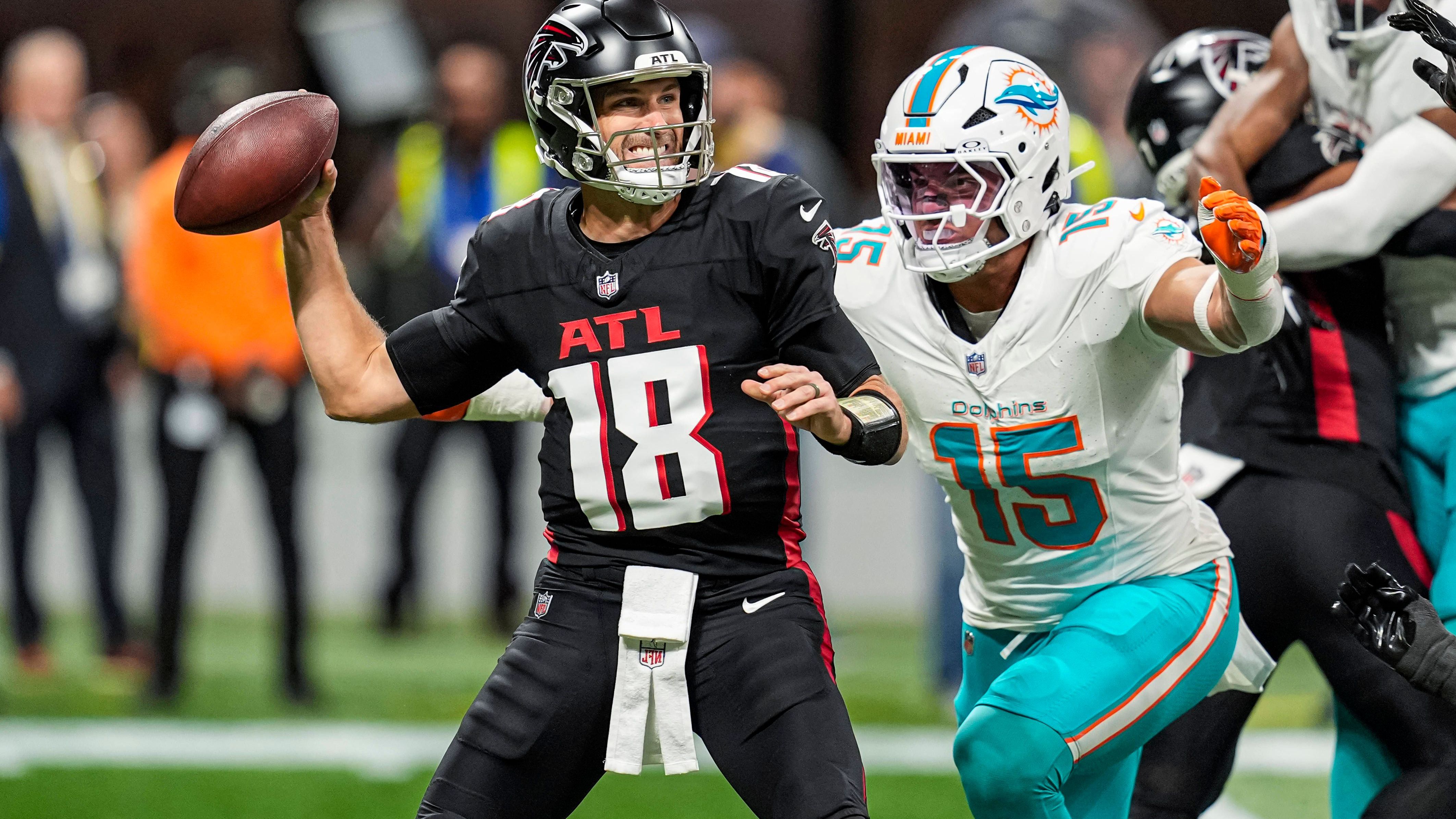 <strong>Platz 30: Kirk Cousins (Atlanta Falcons)</strong><br>Puh. Schwieriger Nachmittag für jeden, der es mit den Atlanta Falcons hält. Nicht nur verloren die Falcons deutlich zu Hause gegen die Miami Dolphins, Ersatz-Quarterback Kirk Cousins wurde nach mehreren Pässen ins Nirvana auchz noch vom Feld gebuht. Ob Michael Penix Jr. gegen die New England Patriots zurückkehrt, ist noch offen.