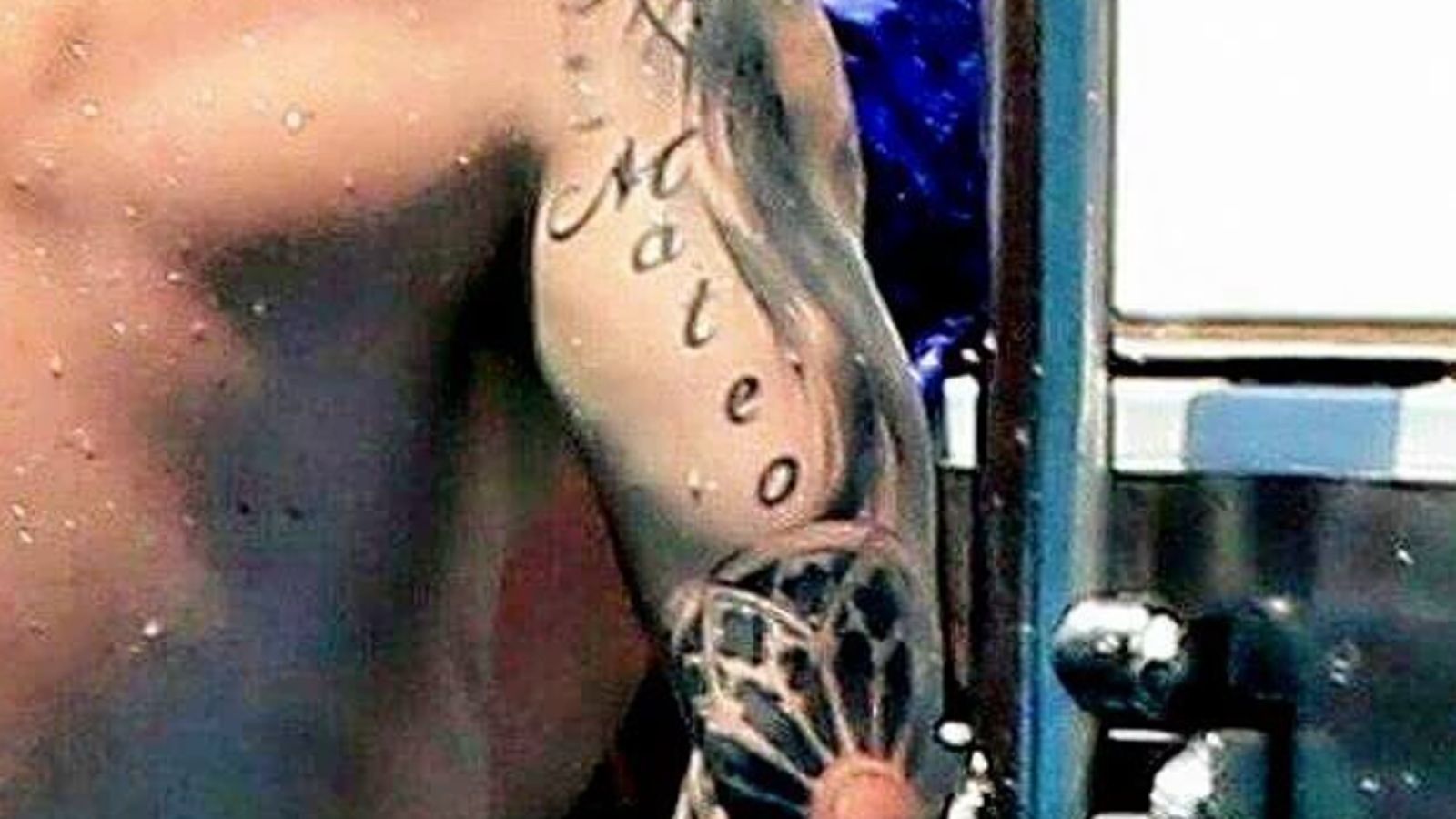 
                <strong>Mateo-Tattoo</strong><br>
                Nach der Geburt seines zweiten Sohnes Mateo im Jahr 2015, ließ sich Messi auch noch ein Tattoo seines Zweitgeborenen anfertigen.
              