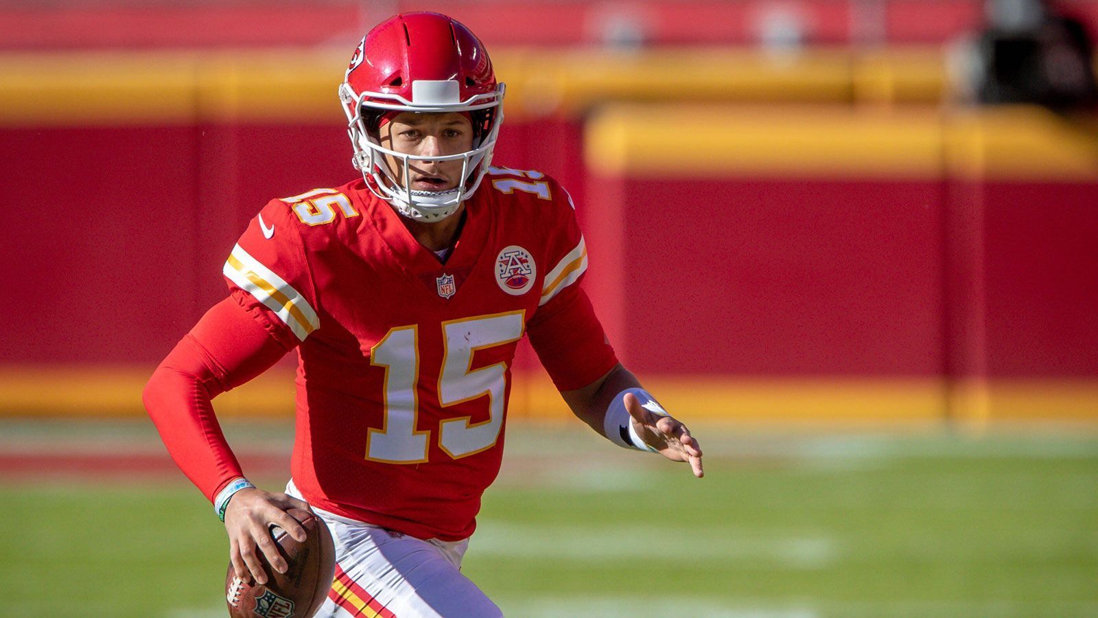 
                <strong>Week 8: Auch nach 40 Spielen ist niemand besser als Mahomes</strong><br>
                Patrick Mahomes eilt weiter von einem NFL-Rekord zum nächsten. Gegen die New York Jets sicherte sich der Superstar-Quarterback der Kansas City Chiefs gleich den nächsten Eintrag in den Geschichtsbüchern: Nach 39 Karriere-Spielen kommt Mahomes auf 11.727 Passing Yards und 97 Passing Touchdowns - kein Spielmacher war nach 40 Spielen in beiden Kategorien so gut wie der amtierende Super-Bowl-MVP.
              