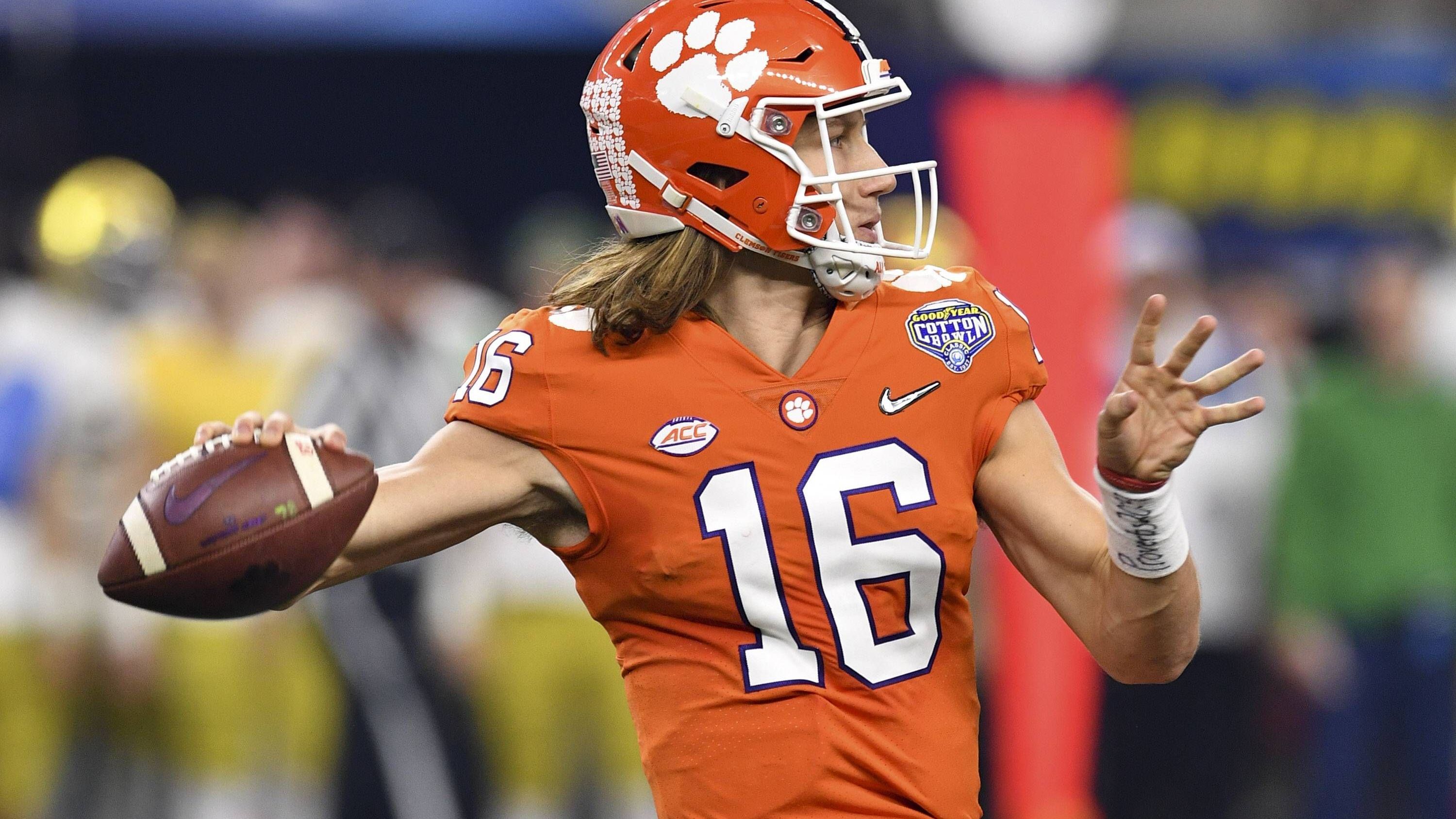 <strong>2018: Clemson Tigers</strong><br>Zum dritten Mal innerhalb von vier Jahren hieß das Finale Clemson vs. Alabama. Selten musste Alabama-Coach Nick Saban so eine deutliche Niederlage einstecken. Rookie-Quarterback Trevor Lawrence führte die Tigers zu einem 44-16 Erfolg.