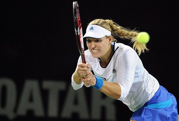 
                <strong>Finale Doha</strong><br>
                Zweites Finale, zweite Endspiel-Niederlage. In Doha spielt Kerber gegen Jelena Jankovic ein sensationelles Halbfinale, aber im Endspiel fehlt der 26-Jährigen gegen Simona Halep etwas die Kraft, um gegen die Rumänin zu bestehen. 
              