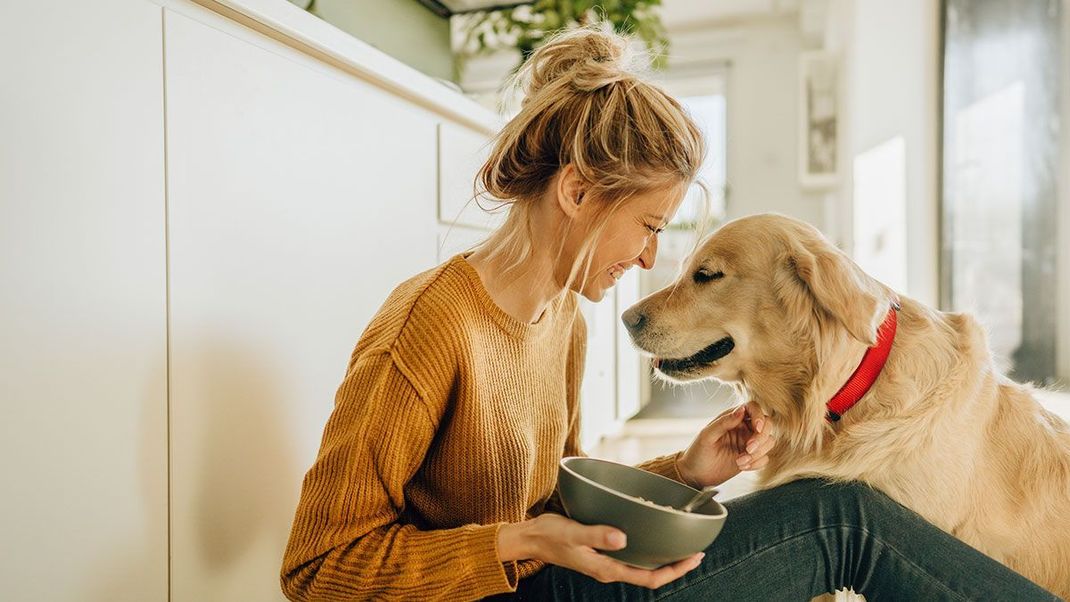 Bad-Hair-Day? Kein Problem, wir haben den perfekten Look für deine langen Haare – den Messy Bun. Eine einfache Hochsteckfrisur bei langen Haaren!