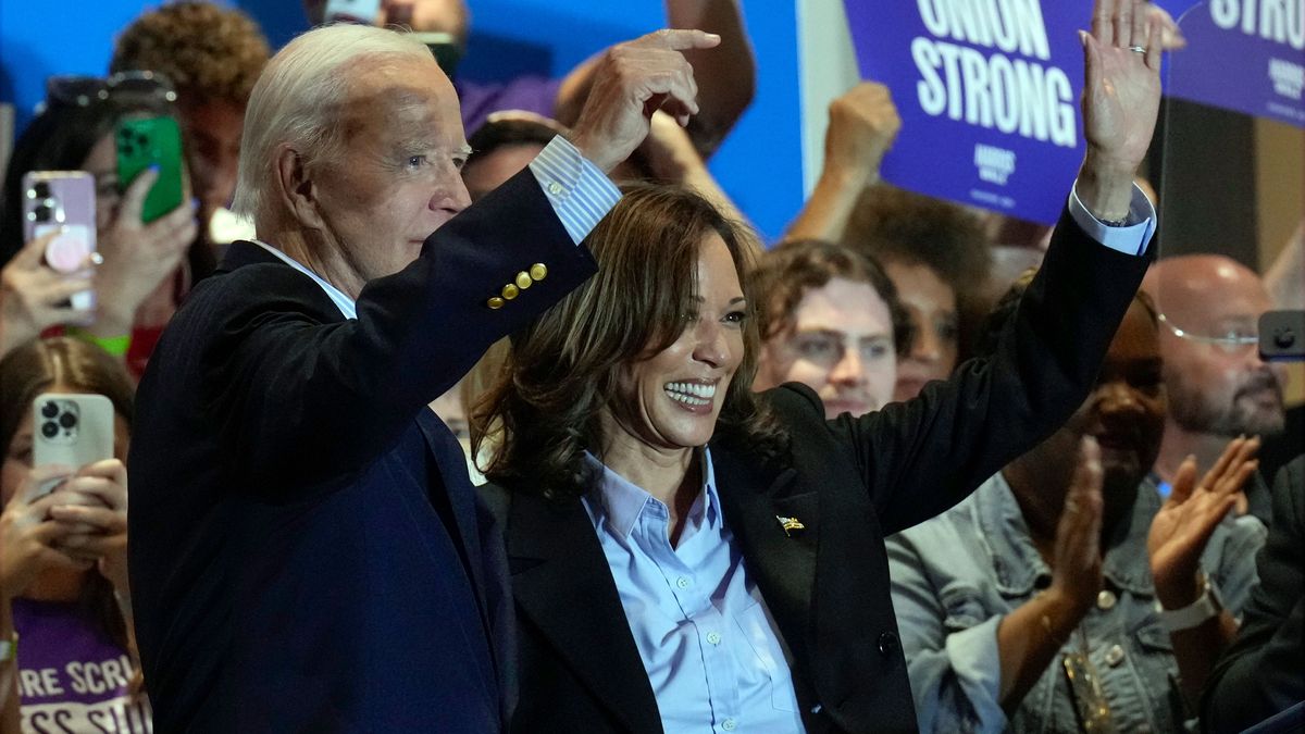 Kamala Harris und Joe Biden bei einer Wahlkampfveranstaltung.