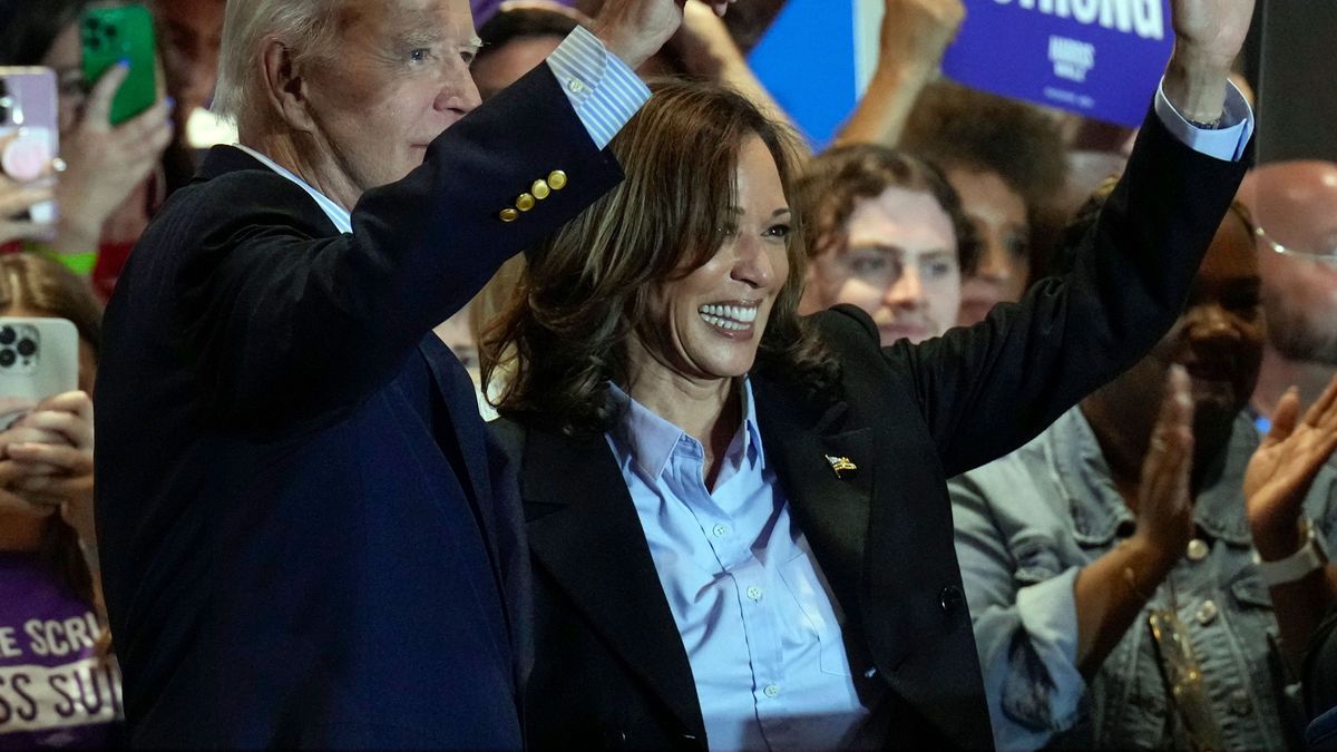 Kamala Harris und Joe Biden bei einer Wahlkampfveranstaltung.