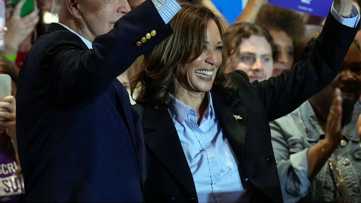 Kamala Harris und Joe Biden bei einer Wahlkampfveranstaltung.