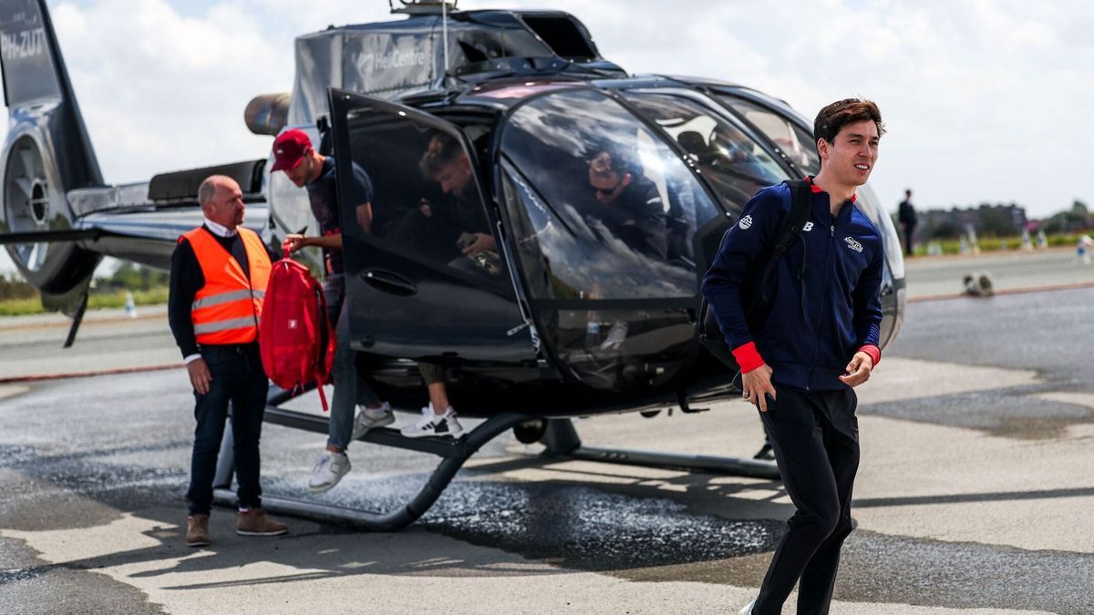 Jack Aitken, Kelvin van der Linde und Mirko Bortolotti verlassen den Hubschrauber